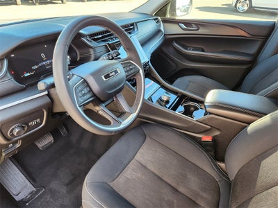 2023 Jeep Grand Cherokee L Laredo 4x4