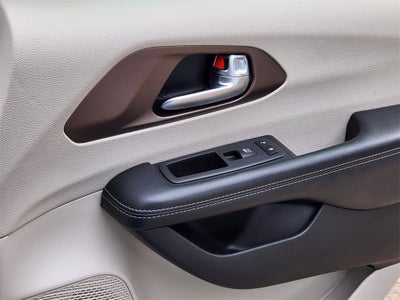 2020 Chrysler Voyager LXI