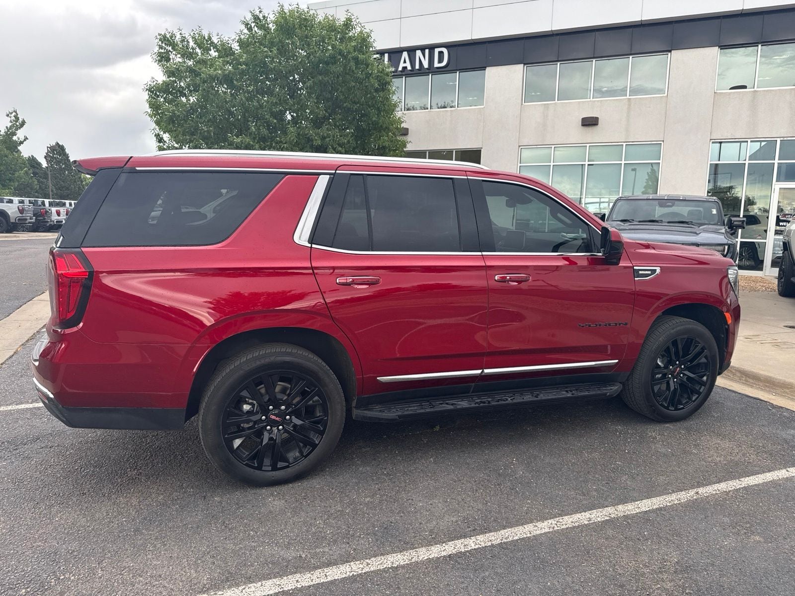 2023 GMC Yukon SLT