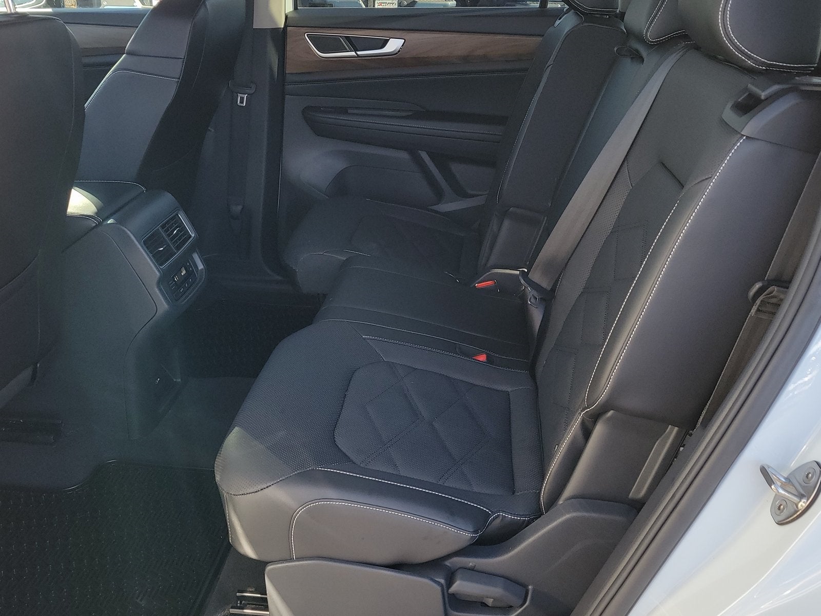 2024 Volkswagen Atlas 2.0T SE