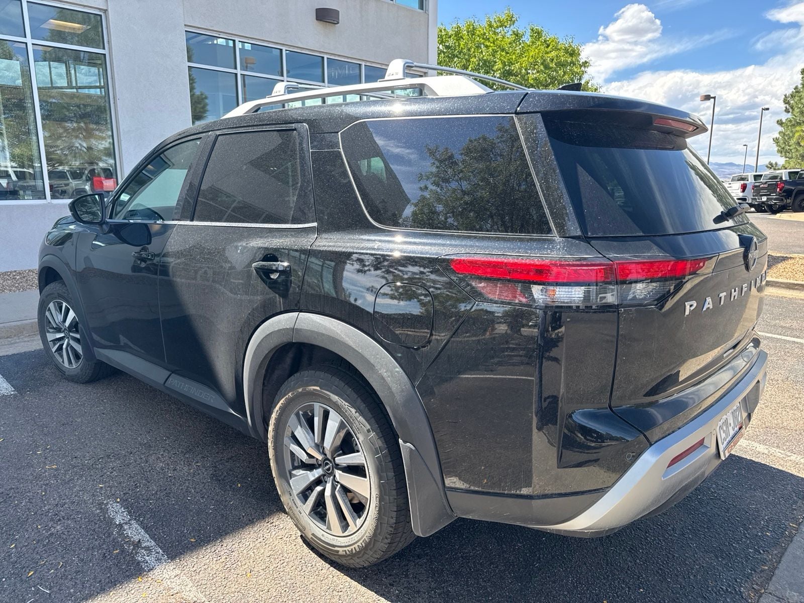 2023 Nissan Pathfinder SL