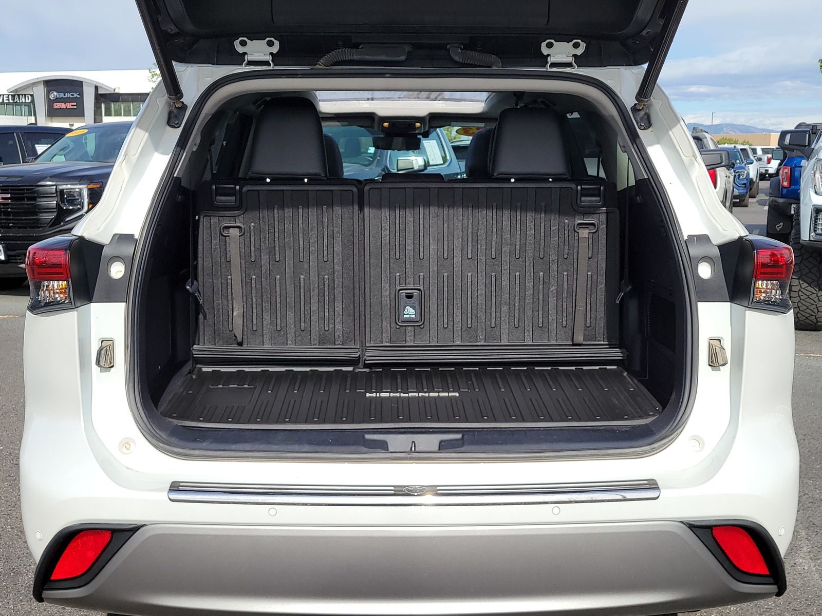 2023 Toyota Highlander Platinum