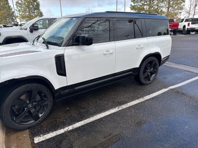 2024 Land Rover Defender 130 X-Dynamic SE
