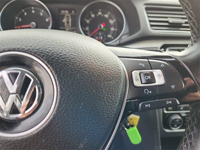 2017 Volkswagen Passat R-Line w/Comfort Pkg