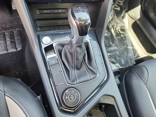 2025 Volkswagen Taos SEL
