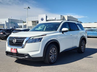 2024 Nissan Pathfinder SV