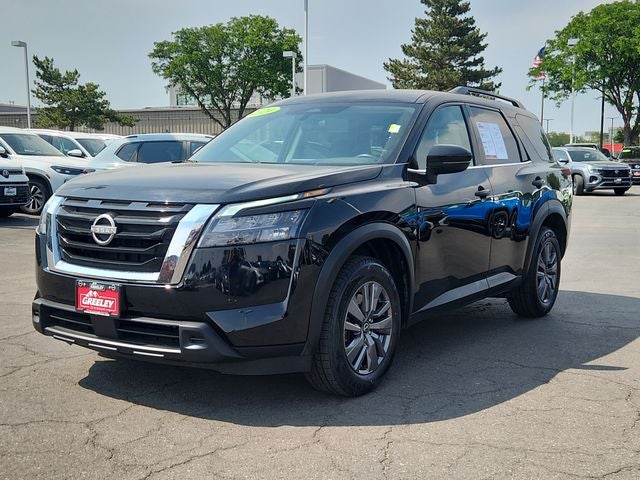 2024 Nissan Pathfinder SV