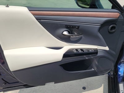 2025 Lexus ES 300h