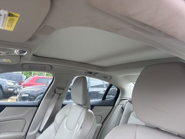 2021 Volvo S60 T5 Momentum