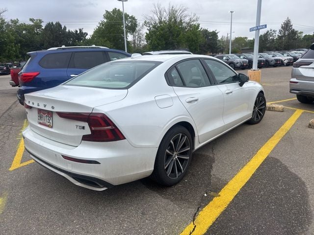 2021 Volvo S60 T5 Momentum