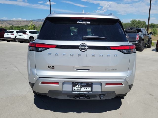 2025 Nissan Pathfinder SL