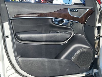 2017 Volvo XC90 T6 Momentum